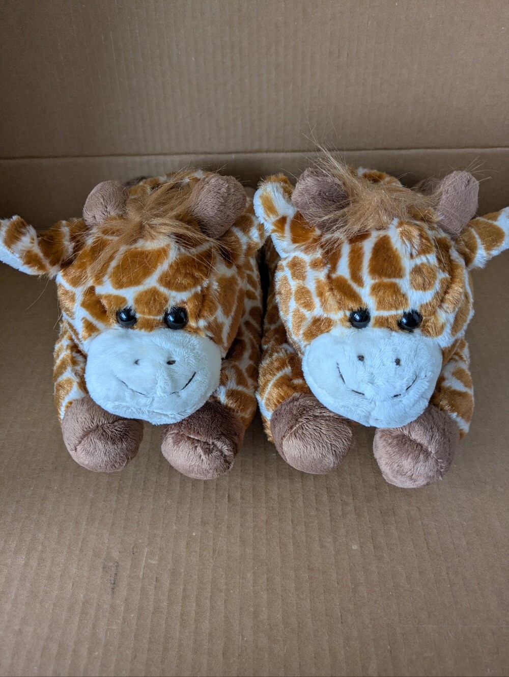 Slippers Giraffe Pair Brown White Soft Size Medium NWOT Wishpets 2011